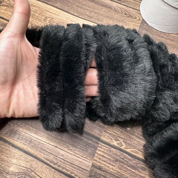 NWT Northeast Outfitters Cozy Cabin Fuzzy Slide Slipper Women's Size 4-6 (Black) - Picture 6 of 9